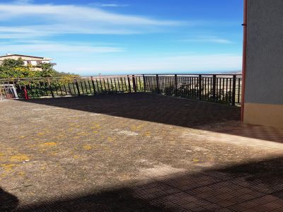 FACCIATA CON TERRAZZO